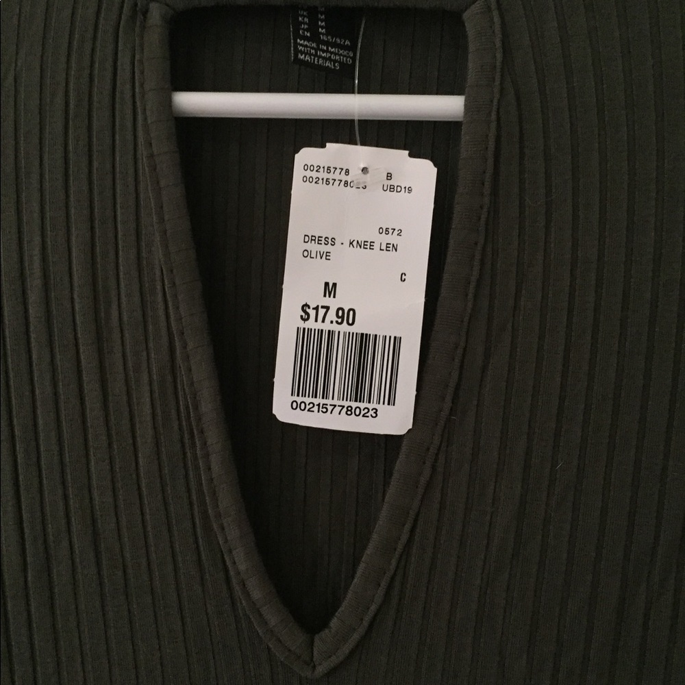 NWT olive green cutout dress - Picture 2 of 6
